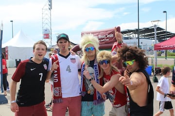 Los aficionados de Estados Unidos lo pasaron en grande en la fan zone antes del partido del Hexagonal ante Trinidad y Tobago. "Vamos a ganar 8-0", decía un aficionado del Team USA.