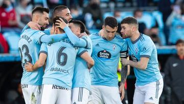 Los jugadores del Celta celebran un gol en Bala&iacute;dos durante la temporada 2021-2022. 