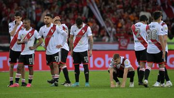 Players of River Plate react after losing 9-8 in the penalty shoot-out of the Copa Libertadores round of 16 second leg football match between Brazil's Internacional and Argentina's River Plate at the Beira-Rio stadium in Porto Alegre, Brazil, on August 8, 2023. (Photo by NELSON ALMEIDA / AFP)