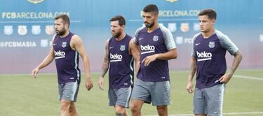La alegre bienvenida de Messi y el plantel de Barcelona a Vidal