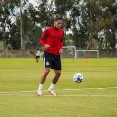 Carlos Salcedo sale en defensa de Canelo tras derrota ante Bivol y ataca a sus detractores