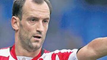 <b>GRIS. </b>La actuación de Joseba Etxeberria en el Manuel Ruiz de Lopera no estuvo al nivel esperado, de ahí su relevo.