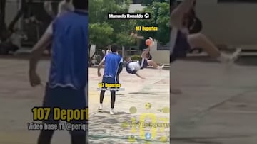 Se inventa una chilena en el patio de la escuela y su gol se vuelve viral en redes