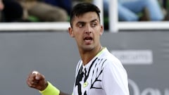 Barrios aplastó a Fernández y se metió en cuartos de Santiago