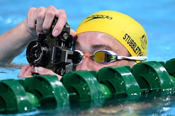 Lo habitual en las competiciones de natación es fotografiar lo que ocurre en el interior de la piscina. Sin embargo, el australiano Zac Stubblety-Cook quiso dar la vuelta a la tortilla y tomar imágenes con una cámara desde el agua en el Centro Acuático Sandwell, antes de los Juegos de la Commonwealth de Birmingham, Inglaterra.