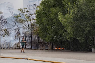 El incendio se originó en la calle Párroco Eusebio Cuenca, en una zona sin urbanizar cercana al Espacio Delicias y el Museo del Ferrocarril, en Madrid.