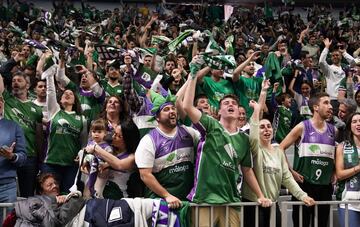 Afición del Unicaja en el Carpena.