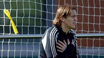 <b>CONCENTRACIÓN. </B>El lateral prefiere dejar el fútbol brillante para otro momento y centrarse en la recuperación del equipo.