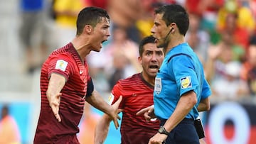 Cristiano se encaró con Mazic para quejarse de su arbitraje en el Alemania-Portugal del Mundial de Brasil.