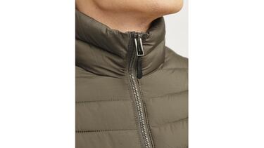 Chollo del día: la chaqueta ligera de Jack & Jones por 25 euros, ahorra un 58%