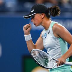 Swiatek se queda sola