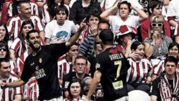 <b>EL ARQUERO. </b>El jerezano Güiza celebra uno de los 25 goles que lleva en la presente Liga, el que le marcó al Athletic de Bilbao en La Catedral.