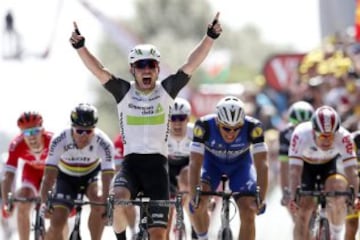 Mark Cavendish wins stage 1