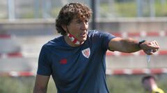 Patxi Salinas, dirigiendo un entrenamiento del Bilbao Athletic.