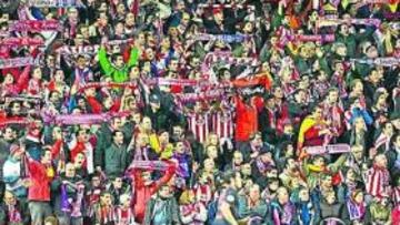 <b>A TOPE. </b>La afición del Atlético llenó las gradas de Anfield y hará lo mismo en Oporto.