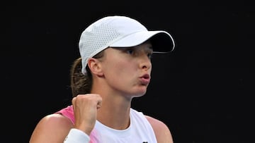 Tennis - Australian Open - Melbourne Park, Melbourne, Australia - January 20, 2025 Poland's Iga Swiatek reacts during her fourth round match against Germany's Eva Lys REUTERS/Jaimi Joy