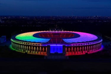 The LGTBIQ debate finally reaches the football world