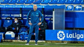 Abelardo Fernandez, head coach of Deportivo Alaves, during the Spanish league, La Liga Santander, football match played between Deportivo Alaves and Real Madrid CF at Mendizorroza stadium on January 23, 2021 in Vitoria, Spain.
 AFP7 
 23/01/2021 ONLY FOR 