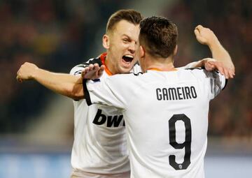 Soccer Football - Champions League - Group H - Lille v Valencia - Stade Pierre-Mauroy, Lille, France - October 23, 2019 Valencia's Denis Cheryshev celebrates scoring their first goal with Kevin Gameiro REUTERS/Pascal Rossignol