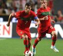 Ni Cristiano ni Coentrao, Postiga hace líder a Portugal