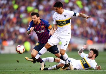 Nahitan Nandez, Paulo Goltz and Lionel Messi.