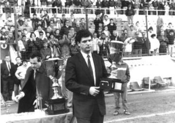 Ángel María Villar Llona es un ex futbolista y dirigente deportivo español. Es presidente de la Real Federación Española de Fútbol desde 1988, actualmente vicepresidente de la FIFA y vicepresidente primero de la UEFA.
