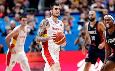 Quemó la final con una exposición que nadie esperaba: 27 puntos, siete trío, puro loco. Su nombre gritó en toda Europa esa noche. Desde entonces, ha estado creciendo constantemente, siempre entre luces y tonos. Pero cuando llegue la elección, el Junjo se transformará. Él ha regresado.
