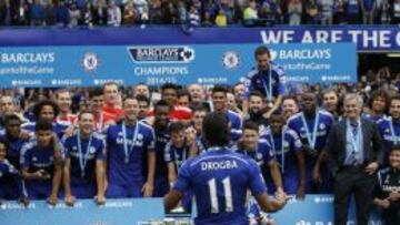 El Chelsea defiende el t&iacute;tulo celebrado con efusividad por Drogba, que ya no est&aacute;.
 