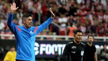 Guadalajara's coach Veljko Paunovic gestures during their Mexican Atlas tournament football match against Atlas, at the Akron stadium, in Guadalajara, Jalisco State, Mexico, on May 14, 2023. (Photo by ULISES RUIZ / AFP)