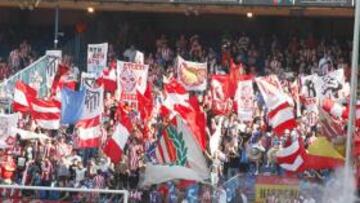 <b>POLÉMICA. </b>Varios aficionados cantaron de nuevo contra Puerta.