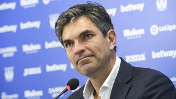 Mauricio Pellegrino atiende a los medios durante una rueda de prensa.