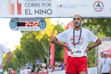 El ganador de la carrera de 10 kilómetros, José Carlos Morán Bravo