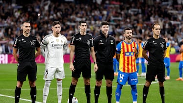 01/11/25 PARTIDO PRIMERA DIVISION
REAL MADRID - VALENCIA
FORMACION CAPITANES FEDE VALVERDE MATEO BUSQUETS FERRER ARBITRO JOSE GAYA