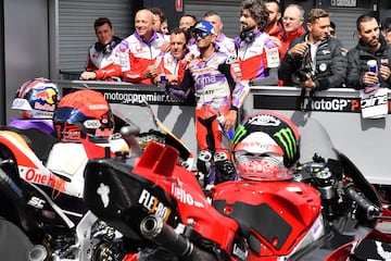 Jorge Martín logró una brutal pole en MotoGP en el Gran Premio de Australia. La pole llegó con la ayuda inestimable de su compañero Zarco, que le resultó una referencia ideal para parar el crono en 1:27.767 y establecer un nuevo récord en Phillip Island.