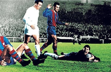 Defendió los colores del Espanyol cinco temporadas de 1955 a 1960. Fichó por el Real Madrid en 1960 donde estuvo hasta 1964.