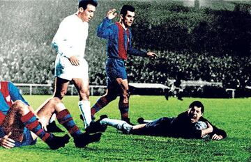 Defendió los colores del Espanyol cinco temporadas de 1955 a 1960. Fichó por el Real Madrid en 1960 donde estuvo hasta 1964.