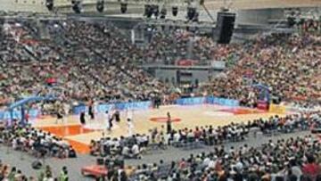 <b>AMBIENTAZO. </b>Los 12.000 espectadores del Bizkaia Arena vibraron con el Lagun Aro a pesar de la derrota.