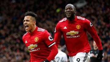 La partida de Ander Herrera y la casi segura salida de Romelu Lukaku dejarían al chileno sin dos de sus grandes amigos en una de las etapas más duras de su carrera.