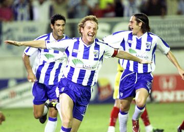 Mikel Roteta celebra su gol al Villarreal en la final de la Intertoto.