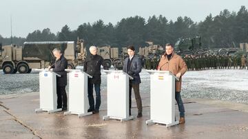 El presidente del Gobierno, Pedro Sánchez, junto al secretario general de la OTAN, Jens Stoltenberg, el primer ministro de Letonia,
Arturs Krisjanis Karins, y el de Canadá, Justin Trudeau