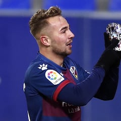 Ontiveros salva la cabeza a Míchel