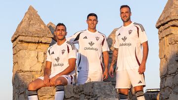 El Albacete presenta su nueva equipación para esta temporada