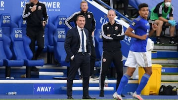 Leicester City&#039;s Northern Irish manager Brendan Rodgers (C) looks on from the sidelines during the English Premier League football match between Leicester City and Sheffield United at King Power Stadium in Leicester, central England on July 16, 2020.