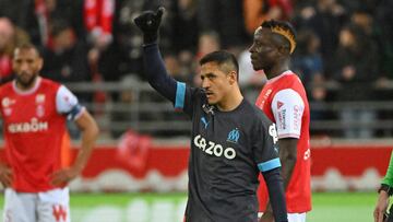 Marseille's Chilean forward Alexis Sanchez celebrates after scoring a goal during the French L1 football match between Stade de Reims and Olympique Marseille (OM) at Stade Auguste-Delaune in Reims, northern France on March 19, 2023. (Photo by FRANCOIS LO PRESTI / AFP)