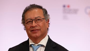 Paris (France), 25/07/2024.- Colombian president Gustavo Petro arrives to attend the Sport for Sustainable Development Summit ahead of the Paris Olympic games, at the Carroussel du Louvre in Paris, France, 25 July 2024. The Summit aims to mobilize the public and private sectors around the values of sport and financing for development, and to support the Paris Agreement on Sport and Sustainable Development, which consists of 10 commitments. (Francia) EFE/EPA/ANDRE PAIN