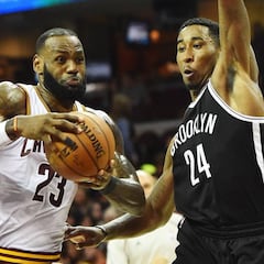 LeBron se pasea ante los Nets y ya reta a Curry y a Durant