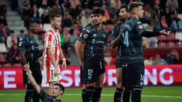 15/03/2026 SPORTING PARTIDO 2ª DIVISION
GIJON ESTADIO EL MOLINON SPORTING-CASTELLON
BARRERA ANTE UNA FALTA PELIGROSA
FOTO PACO PAREDES
