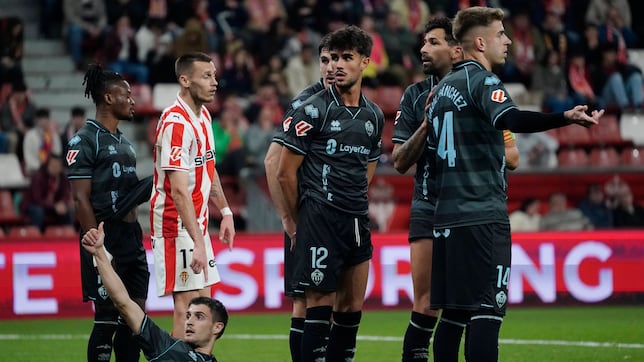 El Castellón pasa del récord de imbatibilidad a encajar 12 goles en cuatro partidos