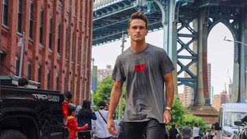 09/06/18 BARCELONA DENIS SUAREZ VACACIONES REDES SOCIALES PAISANO
PUBLICADA 10/06/18 NA MA26 3COL