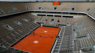 Imagen de archivo de la pista Philippe Chatrier sin p&uacute;blico en Roland Garros.